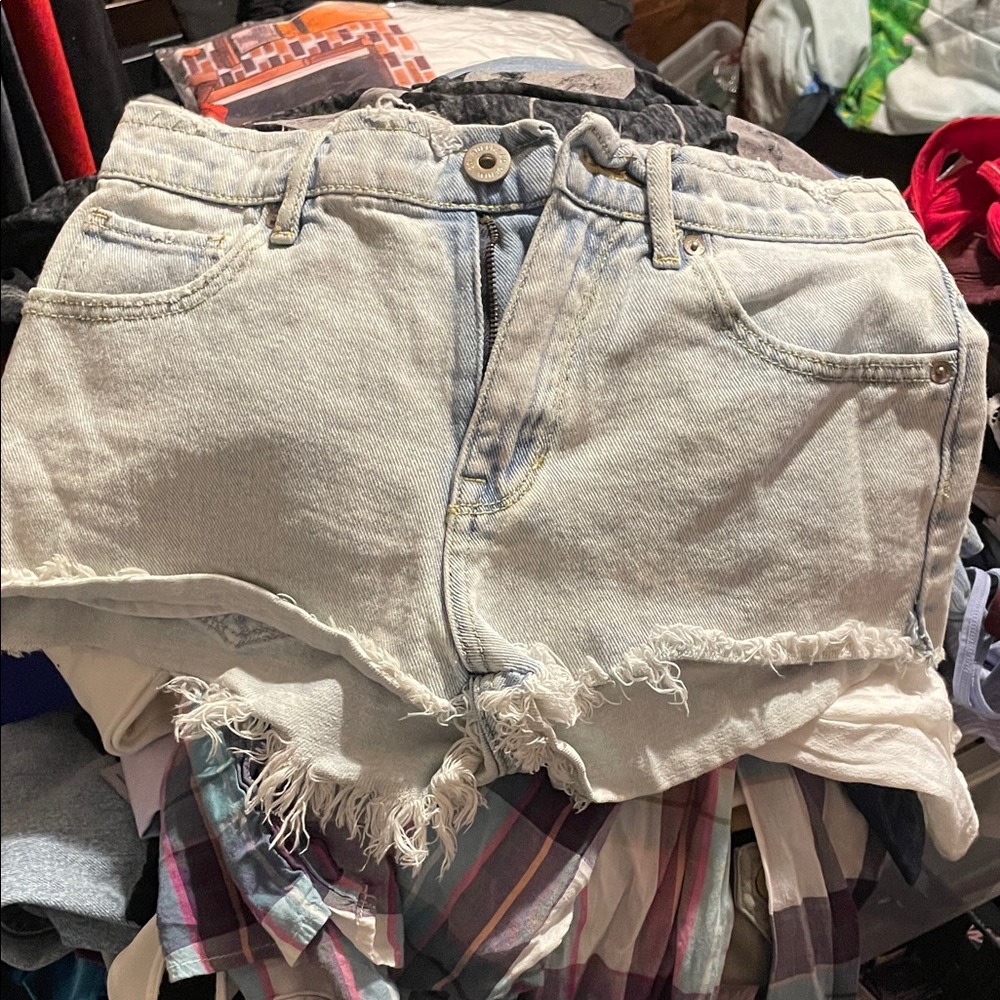 Bullhead Light Wash Frayed Jean Shorts